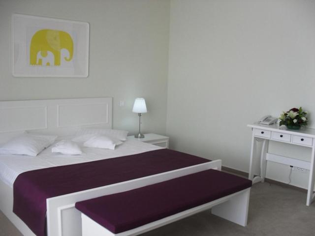 Room image 3